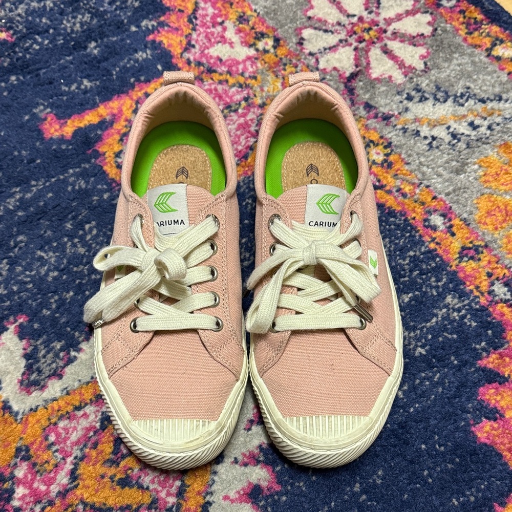💗Cariuma Blush Canvas Sneakers💗